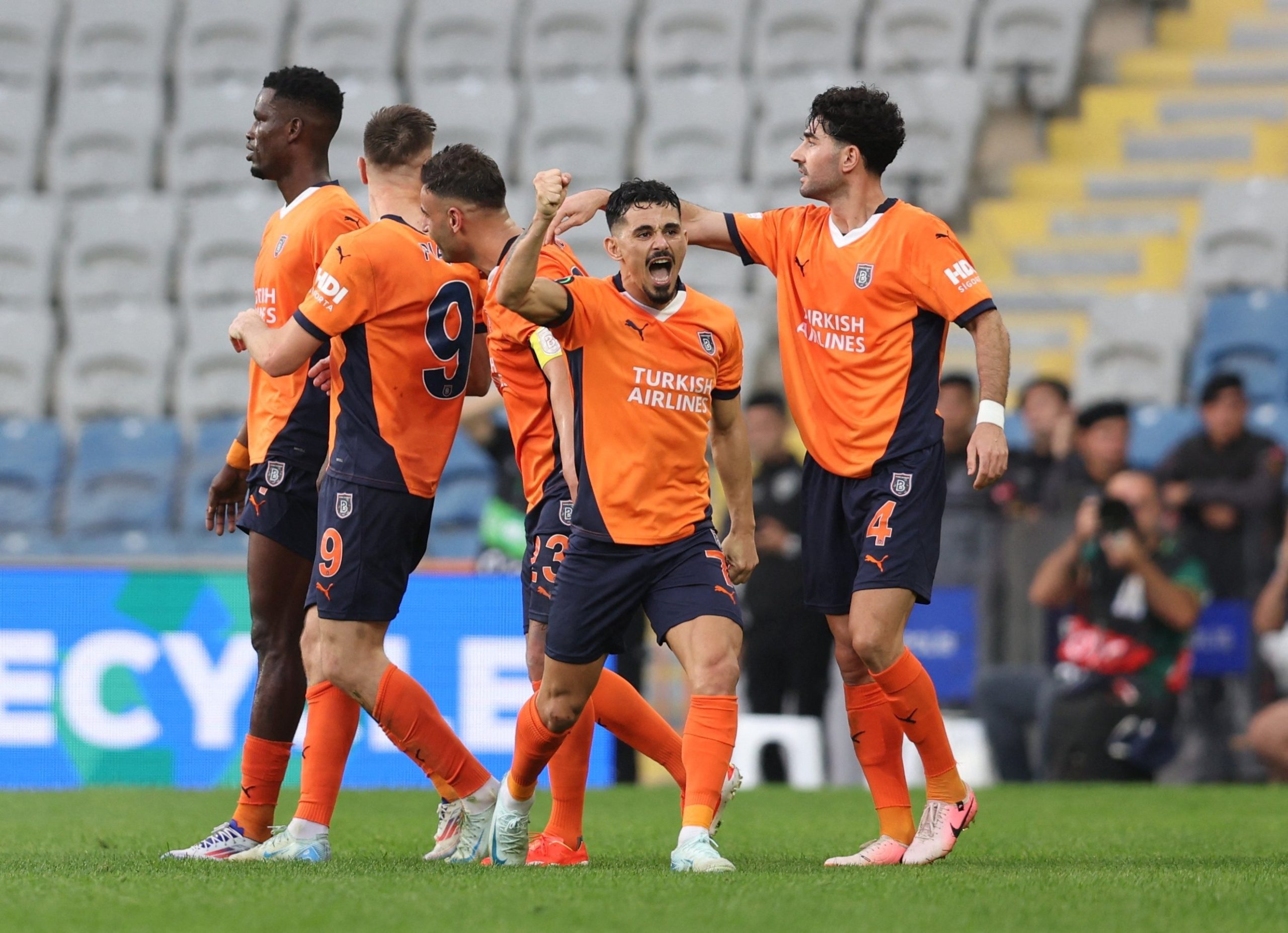 nhan-dinh-soi-keo-genclerbirligi-vs-basaksehir-luc-00h00-ngay-8-11-2025-1