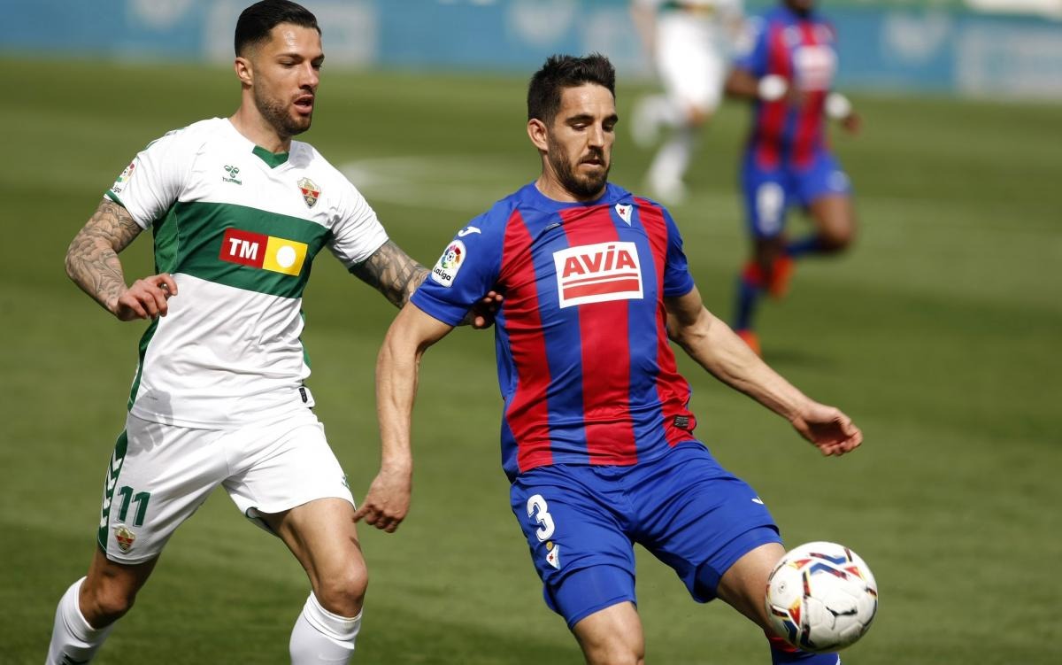 nhan-dinh-soi-keo-eibar-vs-elche-luc-01h00-ngay-17-12-2025-1