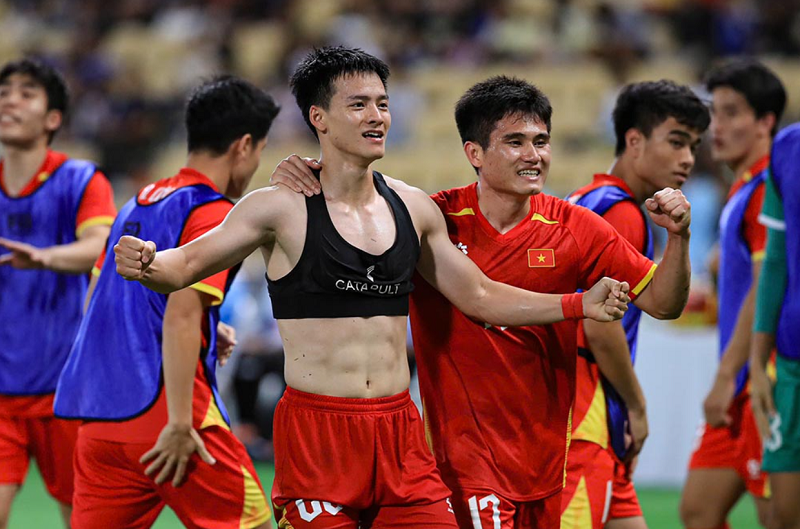 thanh-nhan-chay-dua-thoi-gian-tai-jeddah-u23-viet-nam-nin-tho-cho-tin-hieu-tich