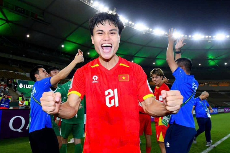 tu-cau-be-bi-cha-ngan-can-den-nguoi-hung-dua-u23-viet-nam